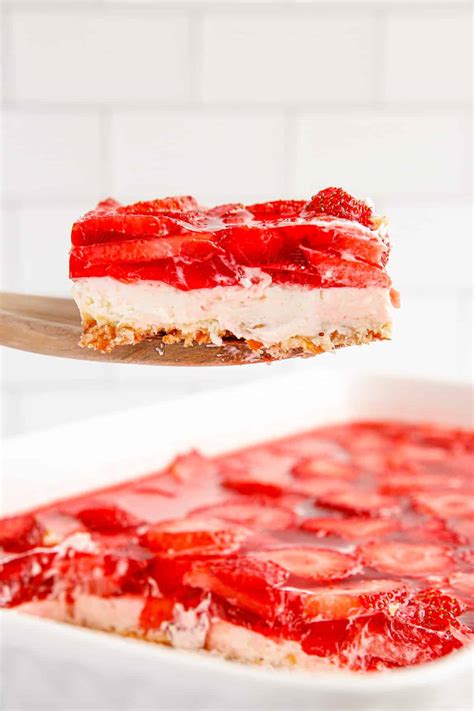Old-Fashioned Strawberry Pretzel Salad Dessert Recipe