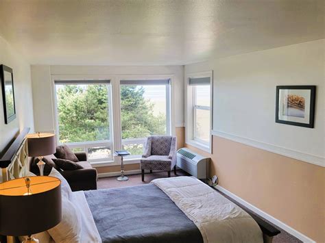 Shell Seeker | The Seaside Oceanfront Inn