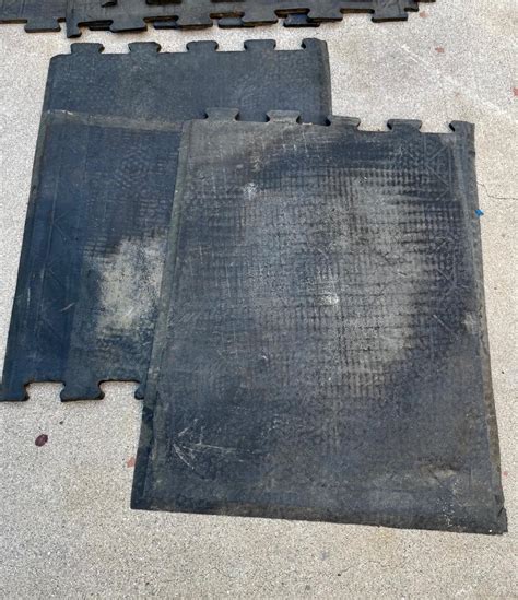 Interlocking Rubber Floor Mats - 6 Pieces | EstateSales.org