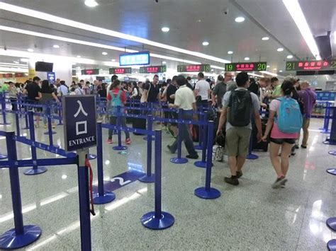 上海浦东机场回应留学生排长队值机，称「不必过度提前」，目前出国有哪些方面需要注意？ - 知乎