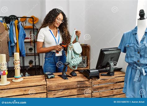 Store Work Uniform Colorful Shopkeeper 的图像结果