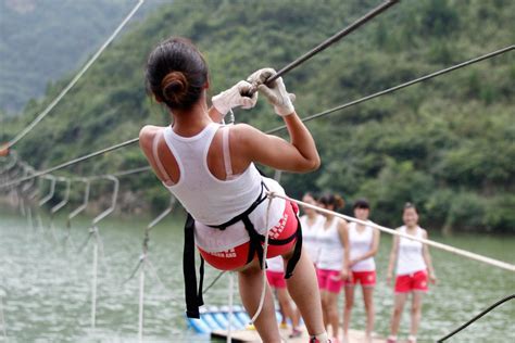 河南成立美女漂流救护队 可对游客“人工呼吸”-搜狐新闻