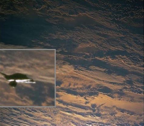 'Shadow' on Mars resembles infamous 'Black Knight satellite,' stunning ...