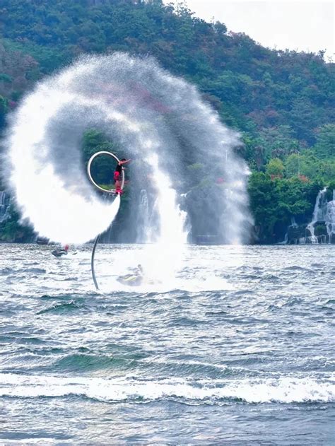 柳州水上狂欢节之万人品尝螺蛳粉 - 尼康 D300 样张 - PConline数码相机样张库
