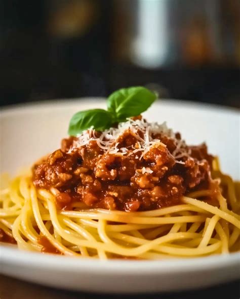 The Best Italian Spaghetti Bolognese - easypeasyrecipes.net