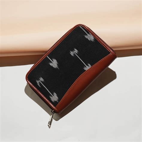 Ikat Arrow Chain Wallet