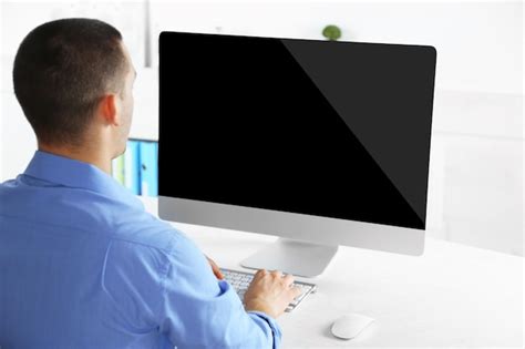 Man On Computer 的图像结果