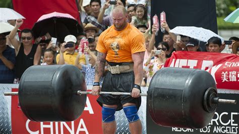 Heaviest Weight Lifted By Man Weak Man Lifting Heavy Weight Hi Res