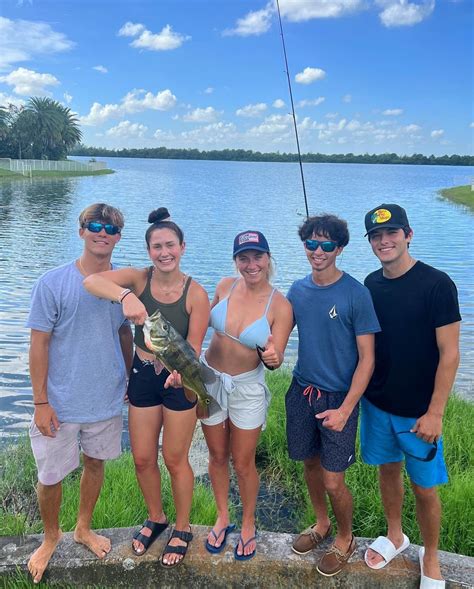 Jordyn Woodruff's feet