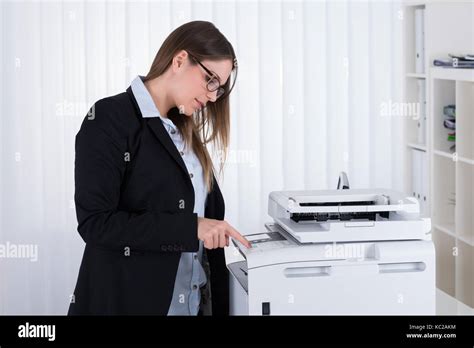 Woman Using Copy Machine 的图像结果