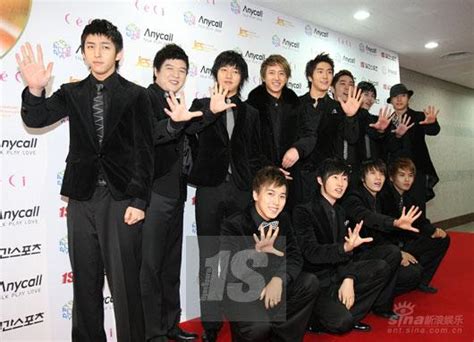 韩国男团Super Junior 出道十周年发行纪念唱片