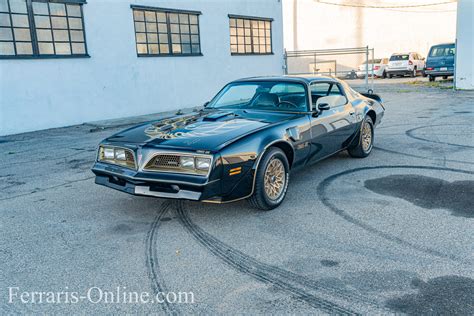 Burt Reynolds, Smokey and the Bandit, 1977 Pontiac Trans Am Y82 - Ferraris Online