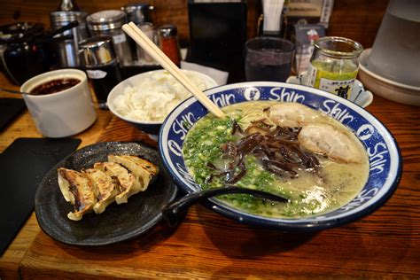 牧のうどん博多バスターミナル店の店内