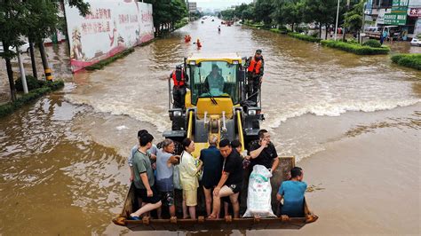 水灾后的郑州仿佛回到二十年前 ＊ 阿波罗新闻网