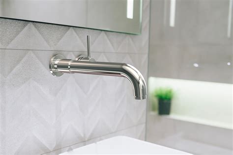 7 Reasons to Add Wall-Mounted Faucets to Your Home