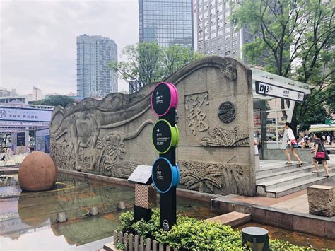 酷炫！重庆江北观音桥裸眼3D巨幕刷爆朋友圈