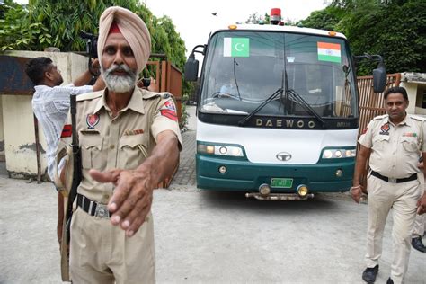 Pakistan suspends Delhi-Lahore Dosti bus service - India Today