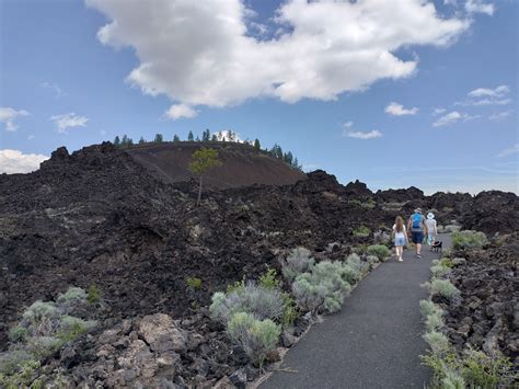 Trail of Molten Land – at Lava Lands – Oregon Hikes with Kids