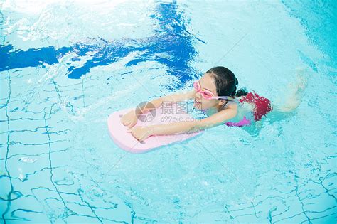 儿童游泳高清图片下载-正版图片501328980-摄图网
