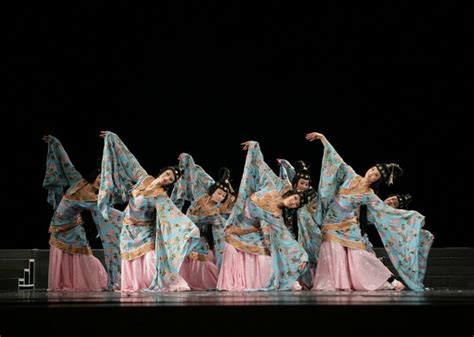 舞蹈诗剧《只此青绿》在国家大剧院隆重首演_中国东方演艺集团有限公司