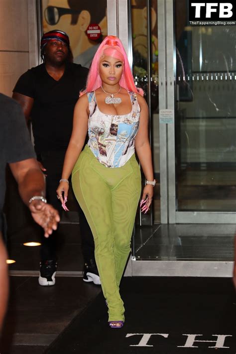 Nicki Minaj Checks Out of Her Hotel After Her Epic Night at the MTV VMA’s in NYC (38 Photos ...