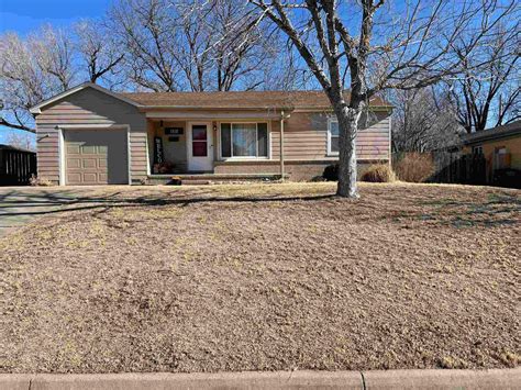 1918 Thompson Ave, Dodge City, KS 67801 - See Est. Value, Schools & More