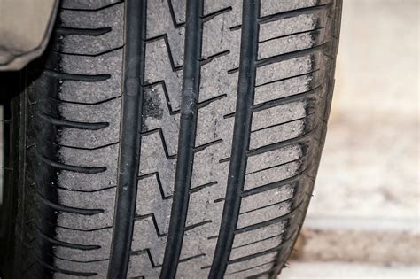 Can You Drive on Tires With Cracked Sidewalls? ( Plus 5 Causes) - Tire ...