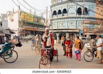 Lucknavi Local People 的图像结果