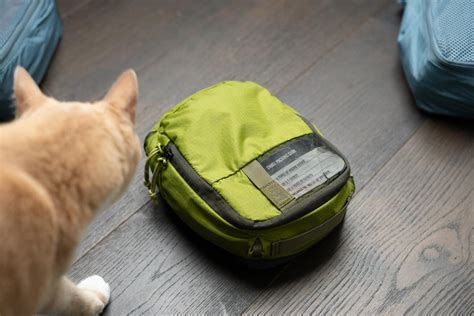 Packing Clothes in Cubes 的图像结果