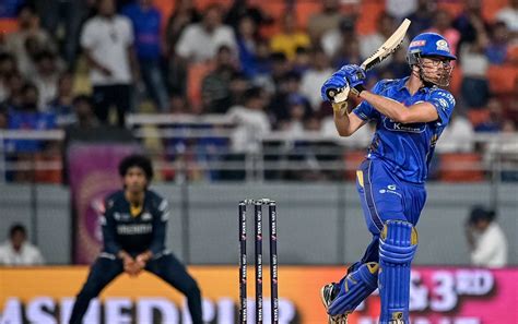 Mumbai Indians lose Santner to injury, sign Maharaj