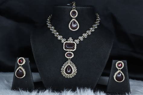 Light Gold Finish Diamond And Stones Kundan Necklace Set ...