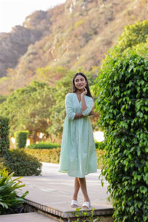 Suti Women Alia Cut Mul Cotton Dress with Lace Details – sutionline