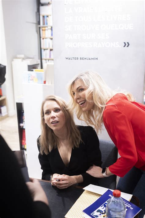 Photo : Regard, nez et forme du visage... Pas de doute, les deux femmes ...