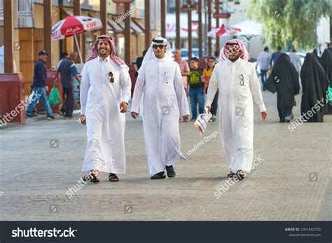708 Traditional kuwait costume Images, Stock Photos & Vectors ...
