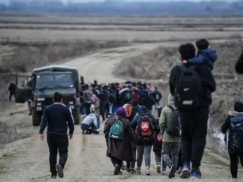 Looking for a better life - Refugees flood into Turkey after it "opens ...