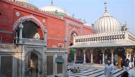 Exploring the Iconic Mosques of India: A Guide to 10 Historical ...