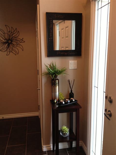 10+ Small Entryway Wall Decor Ideas