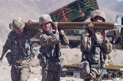 दक्षिण चीन सागर में अमेरिका का मुकाबला करने के लिए चीनी सेना कर रही ...