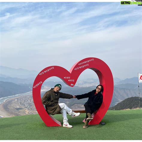 Dong Hyun-bae Wiki, Biography, Age, Photos, Spouse and more