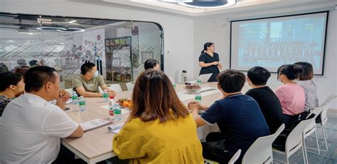 黄海晶副校长率文化传媒学院访企拓岗促就业-湛江科技学院