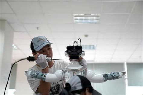 Here's A Chinese Robot That Sees & Hears Everything. You'll Surely Want ...