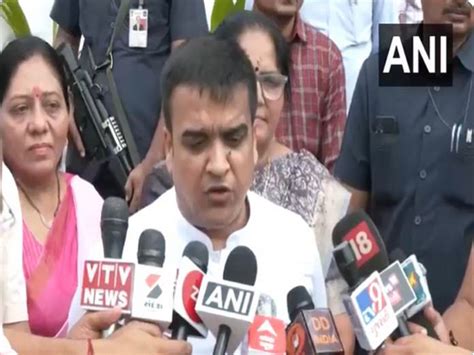 Gujarat Home Minister flags off 20 new Volvo buses for GSRTC