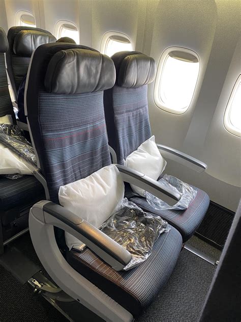 Boeing 777-300ER Row 60 : r/aircanada