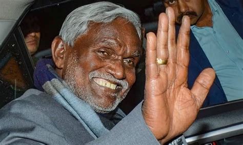 JMM's Champai Soren meets J'khand Guv; says 'confusion' in State