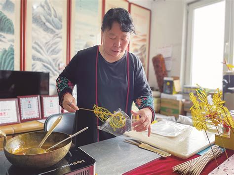 “非遗”在唐山丨胡浩燕：糖为墨勺为笔 勾勒龙腾虎跃的甜蜜世界