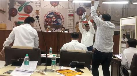 Ulhasnagar: BJP corporators protest Rahul Gandhi's remarks against Savarkar