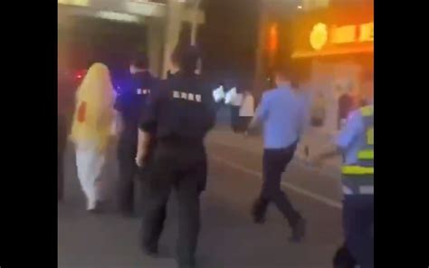 女子街头穿和服拍照被警方带走_哔哩哔哩_bilibili