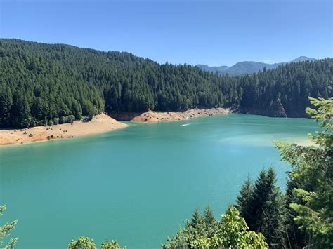 Green Peter Lake today, unedited. : r/oregon