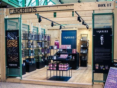 Pop Up Store Creative Design 的图像结果