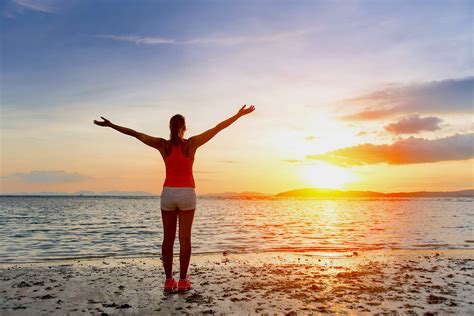 Alone vs Loneliness, The Difference Between Solitude & Being Lonely